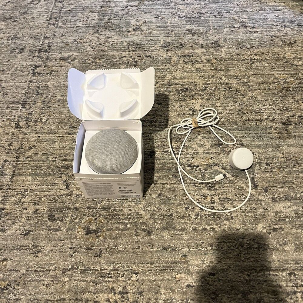 Google Home Mini Smart Speaker w Google Assistant - Chalk (GA00210-US) H0A HOA